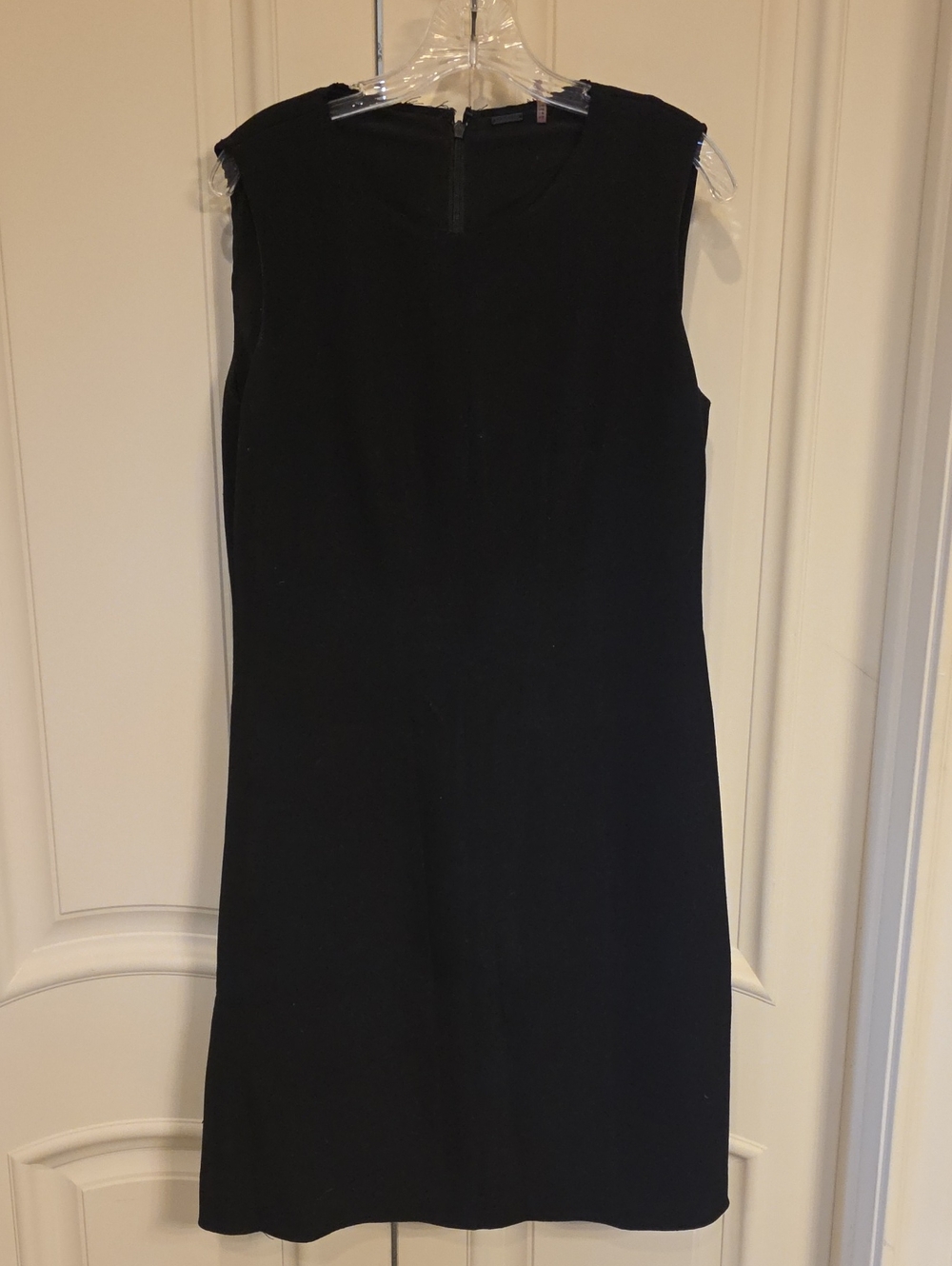 Elie Tahari Black Sleeveless Sheath Dress